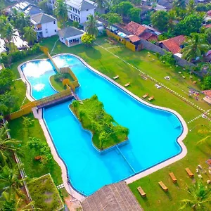 3* Resort Amaluna